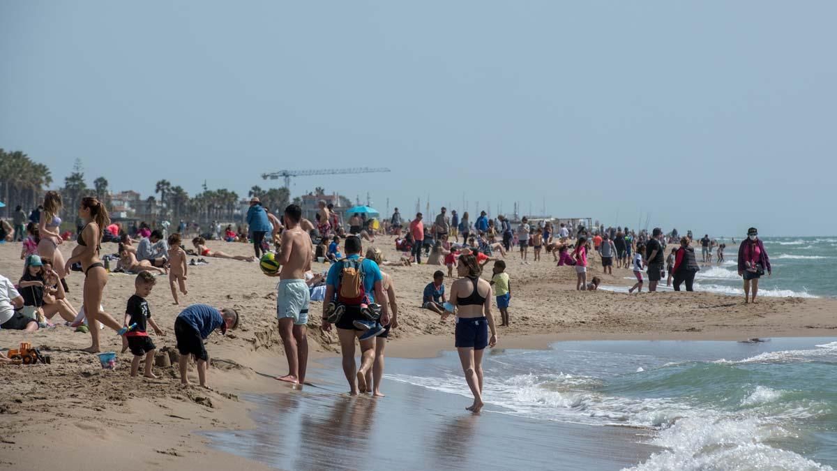 Les platges de la Barcelona metropolitana sumen 10 milions de visitants anuals que gasten 60 milions Les platges de la Barcelona metropolitana sumen 10 milions de visitants anuals que gasten 60 milions