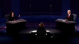Pence y Harris chocan por el coronavirus en el debate. En la foto, la nominada demócrata Kamala Harris y el republicano Mike Pence en el debate de vicepresidentes de EEUU, este miércoles en Salt Lake City (Utah).