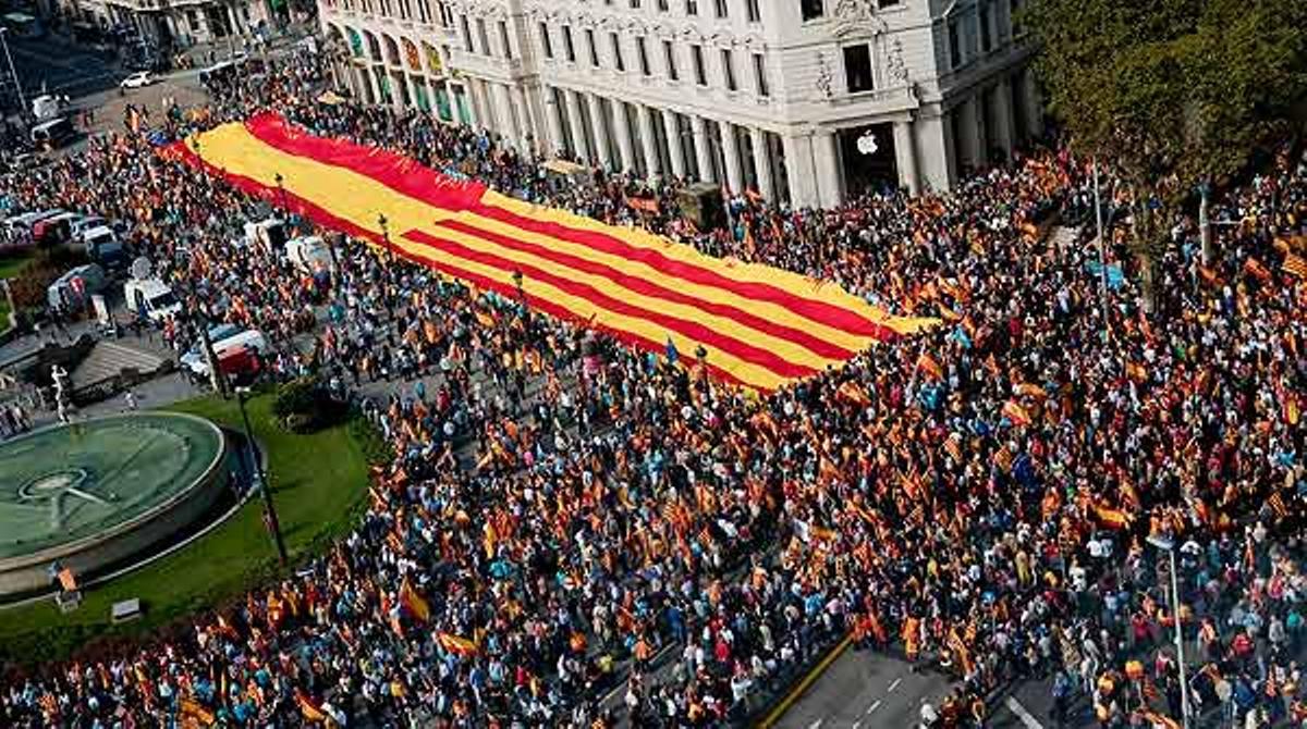 Celebración del 12 de octubre en la plaza de Catalunya