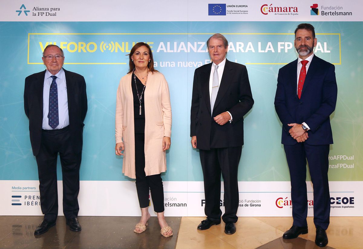 José Luis Bonet, presidente de la Cámara de Comercio de España, Clara Sanz, secretaria general de FP del Ministerio de Educación y Formación Profesional, Francisco Belil, vicepresidente de la Fundación Bertelsmann y Juan Carlos Tejeda, director del Departamento de Educación y Formación de la CEOE José Luis Bonet, presidente de la Cámara de Comercio de España, Clara Sanz, secretaria general de FP del Ministerio de Educación y Formación Profesional, Francisco Belil, vicepresidente de la Fundación Bertelsmann y Juan Carlos Tejeda, director del Departamento de Educación y Formación de la CEOE