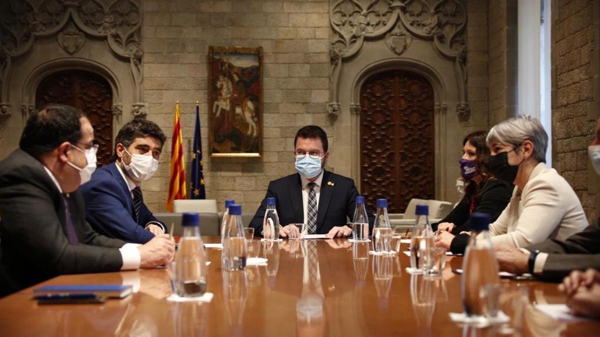 Aragonès congela les relacions amb el Govern central però manté viva la negociació