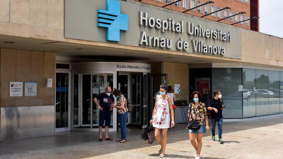 Entrada del Hospital Arnau de Vilanova.