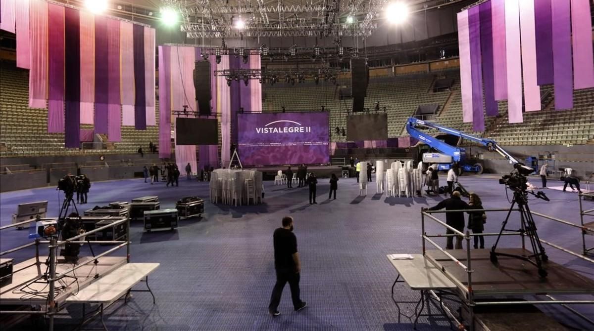 El pabellón de Vistalegre (Madrid) en pleno montaje, este viernes, para la segunda asamblea ciudadana de Podemos. El pabellón de Vistalegre (Madrid) en pleno montaje, este viernes, para la segunda asamblea ciudadana de Podemos.