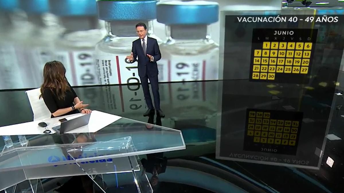 Matías Prats lanza un 'dardo' en directo a Mónica Carrillo: "Ya vas teniendo una edad" Matías Prats lanza un 'dardo' en directo a Mónica Carrillo: "Ya vas teniendo una edad"
