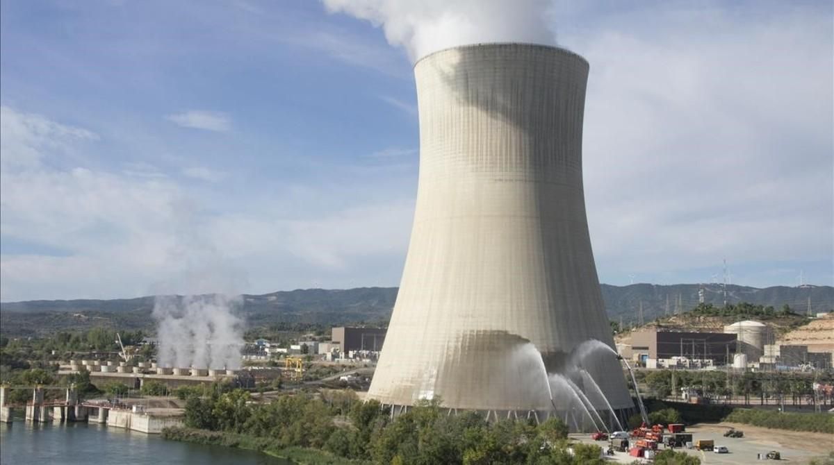 La central nuclear de Ascó I. La central nuclear de Ascó I.