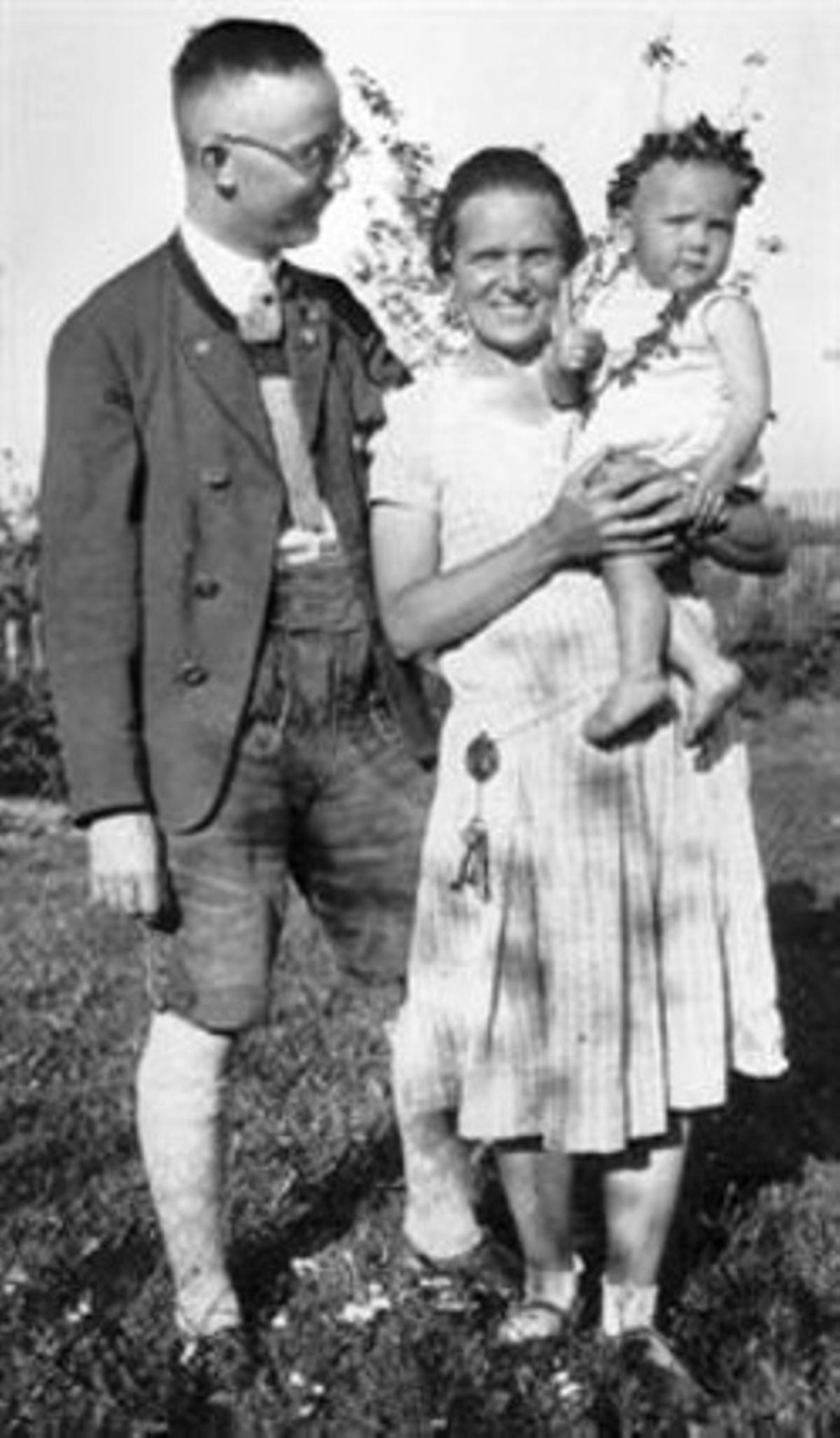 Himmler, con su mujer, Marga, y su hija, Gudrun, en 1930.