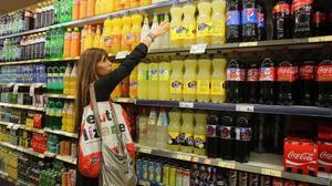 Bebidas azucaradas, en un supermercado.