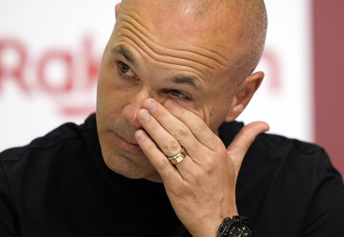 Andrés Iniesta, en el anuncio de su despedida en Kobe. Andrés Iniesta, en el anuncio de su despedida en Kobe.