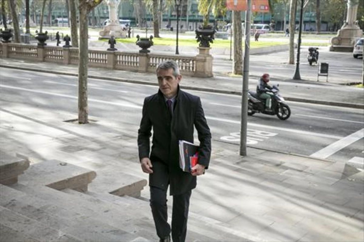 El letrado del Parlament Antoni Bayona. El letrado del Parlament Antoni Bayona.