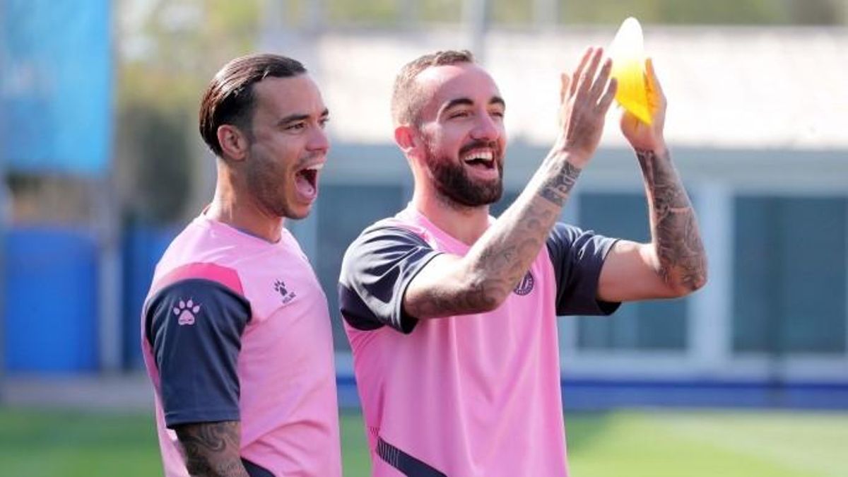 Raúl de Tomás y Darder, en un entrenamiento de esta semana en Sant Adrià. Raúl de Tomás y Darder, en un entrenamiento de esta semana en Sant Adrià.