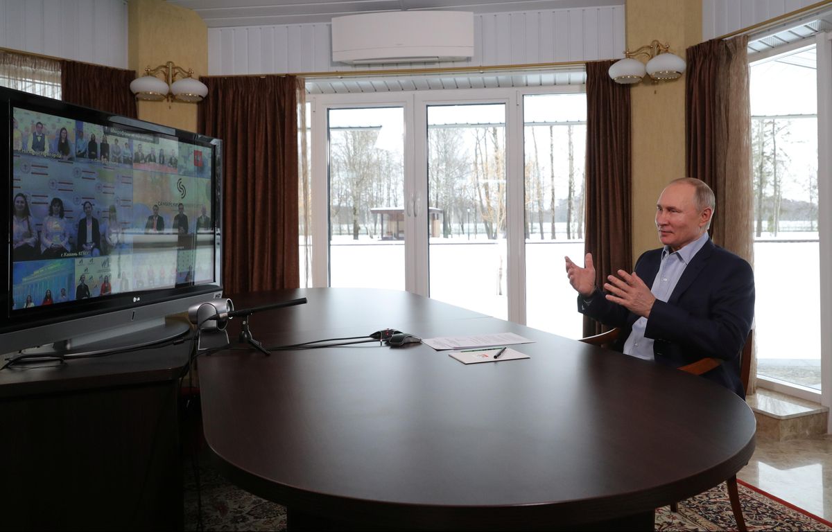 Conferencia virtual que ha tenido hoy el presidente Putin con estudiantes de su país. Conferencia virtual que ha tenido hoy el presidente Putin con estudiantes de su país.
