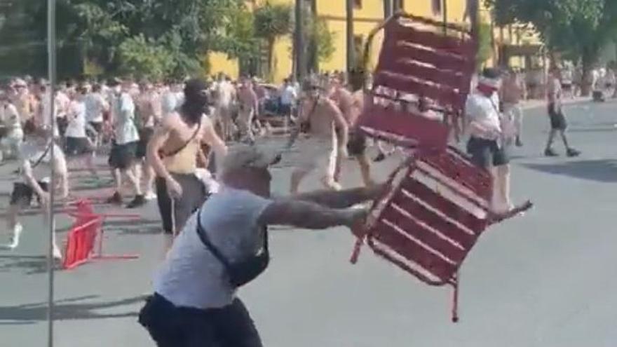 Heftiges Duell zwischen deutschen und schottischen Fans in Sevilla