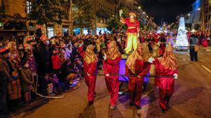 Los Reyes Magos y su séquito regresan este año a las calles de Barcelona