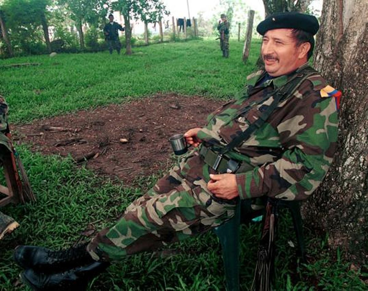 El comandante Mono Jojoy toma una taza de café, a las afueras de San Vicente del Caguan, en el sur de Colombia, el 6 de abril del 2000. El comandante Mono Jojoy toma una taza de café, a las afueras de San Vicente del Caguan, en el sur de Colombia, el 6 de abril del 2000.