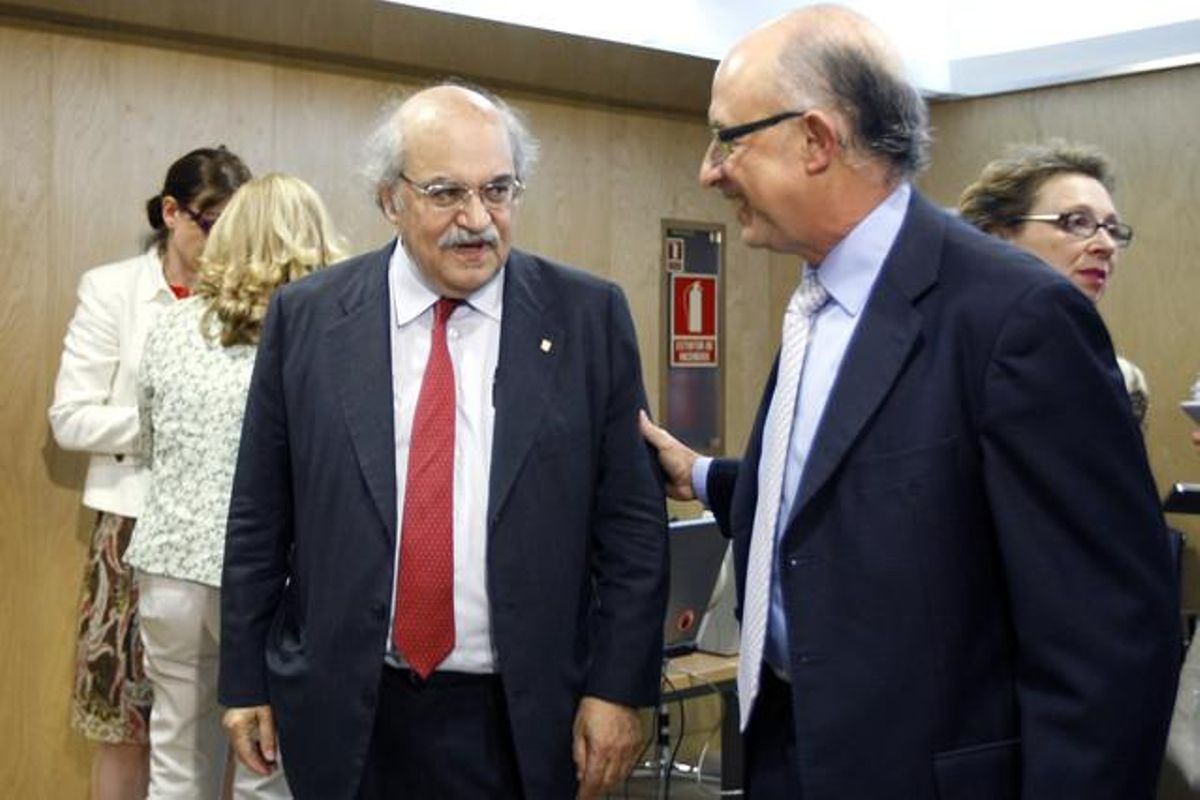 El ’conseller’ Andreu Mas-Colell (izquierda) y el ministro Cristóbal Montoro, el pasado julio en Madrid. El ’conseller’ Andreu Mas-Colell (izquierda) y el ministro Cristóbal Montoro, el pasado julio en Madrid.