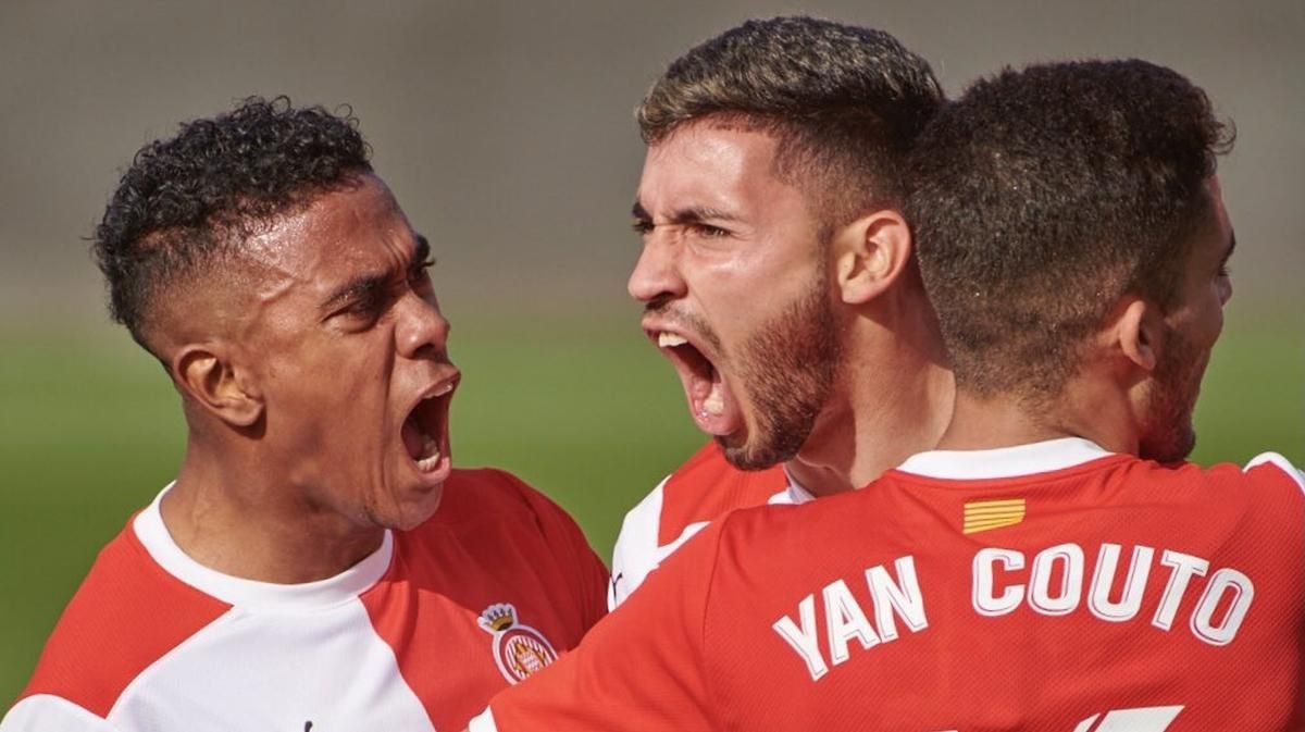 Nahuel Bustos (centro) celebra su gol a la Ponferradina. Nahuel Bustos (centro) celebra su gol a la Ponferradina.