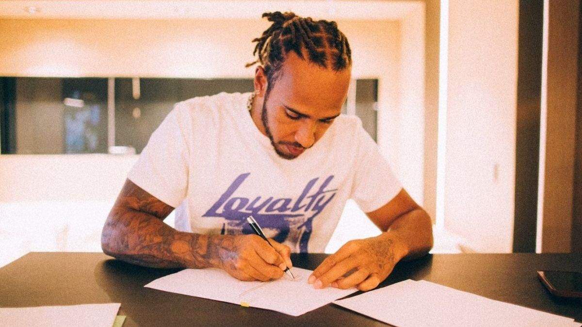 Hamilton firma su renovación con Mercedes. Hamilton firma su renovación con Mercedes.