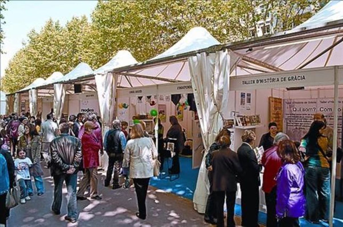 Carpas en el paseo de Sant Joan durante la Muestra de Entidades. Carpas en el paseo de Sant Joan durante la Muestra de Entidades.