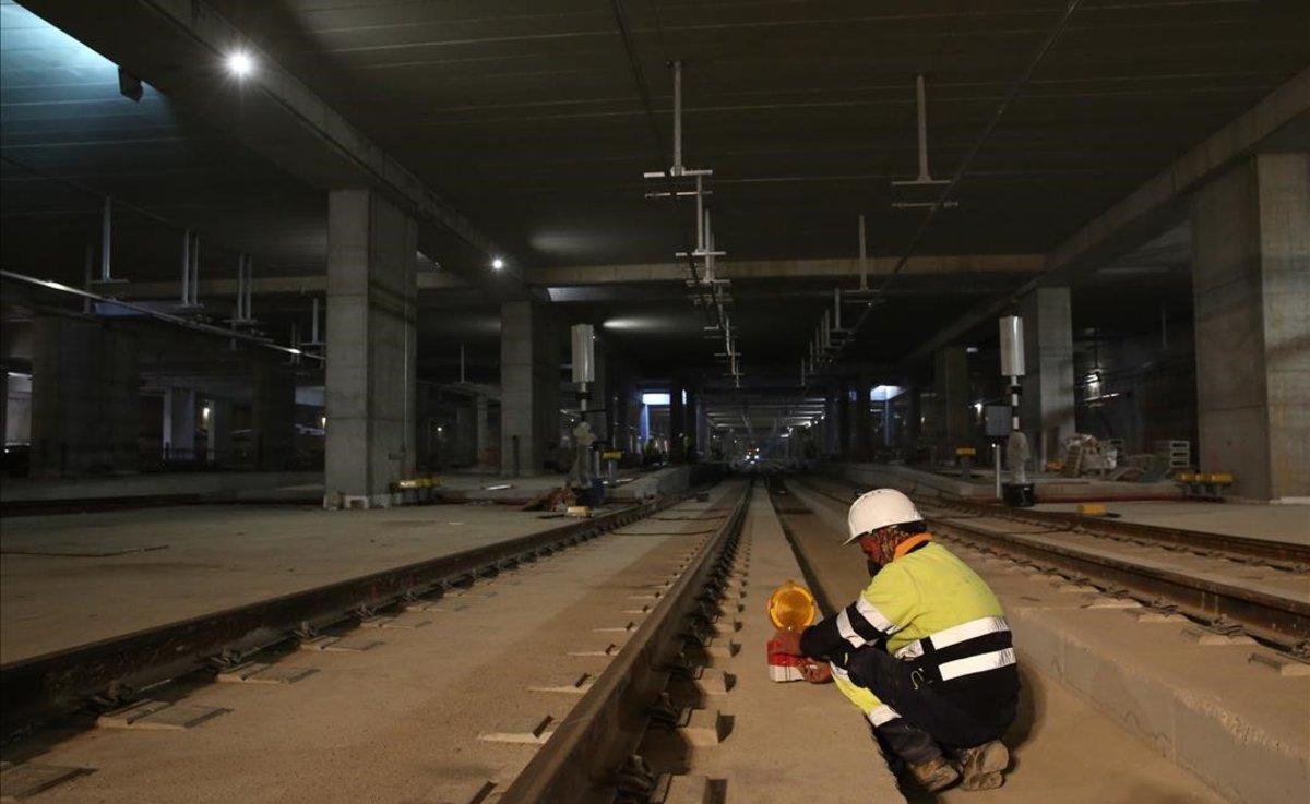 Trabajos en el interior de los túneles de la futura gran estación de La Sagrera, ayer.
