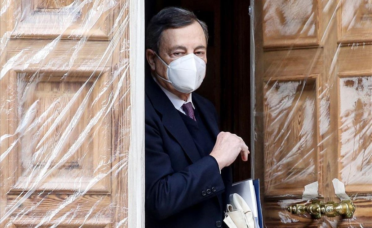 El expresidente del Banco Central Europeo, Mario Draghi, sale de su domicilio en Roma. El expresidente del Banco Central Europeo, Mario Draghi, sale de su domicilio en Roma.