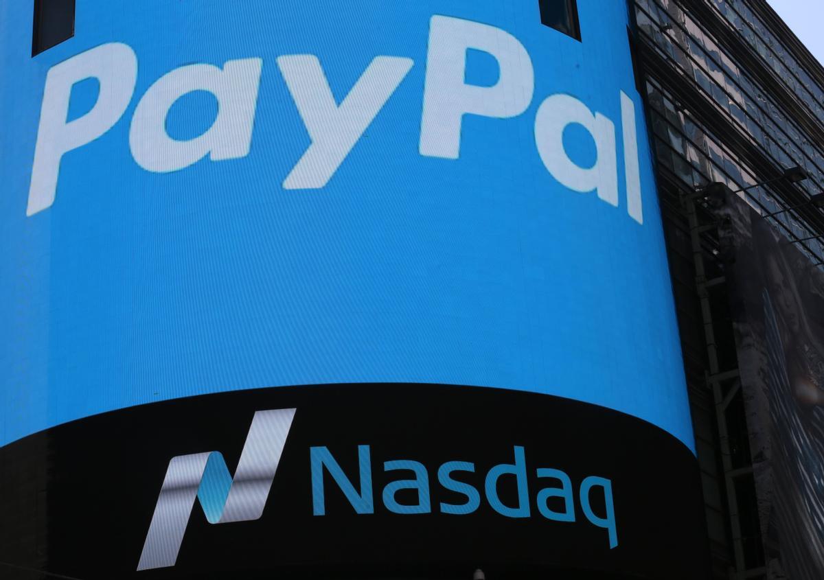 PayPal es la última empresa en sumarse a la ola masiva de despidos en el sector tecnológico en EE.UU., que abarca grandes nombres como Microsoft y Amazon y que afecta a decenas de miles personas. Foto de archivo. EPA/ANDREW GOMBERT