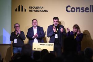 El líder de ERC, Oriol Junqueras, con Josep Maria Jové, Lluís Salvadó y Natàlia Garriga, este sábado en el consejo nacional de los republicanos