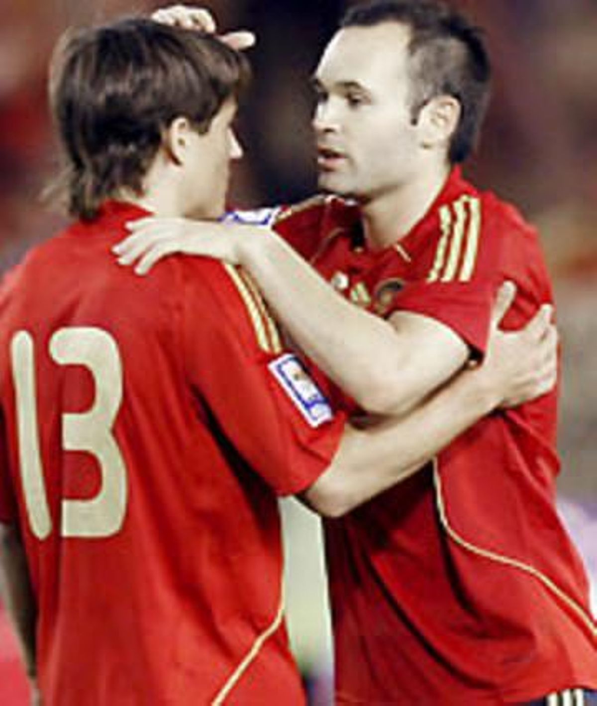 Bojan e Iniesta, durante el encuentro de clasificación para el mundial de Suráfrica 2010, que han disputado España y Armenia. Bojan e Iniesta, durante el encuentro de clasificación para el mundial de Suráfrica 2010, que han disputado España y Armenia.