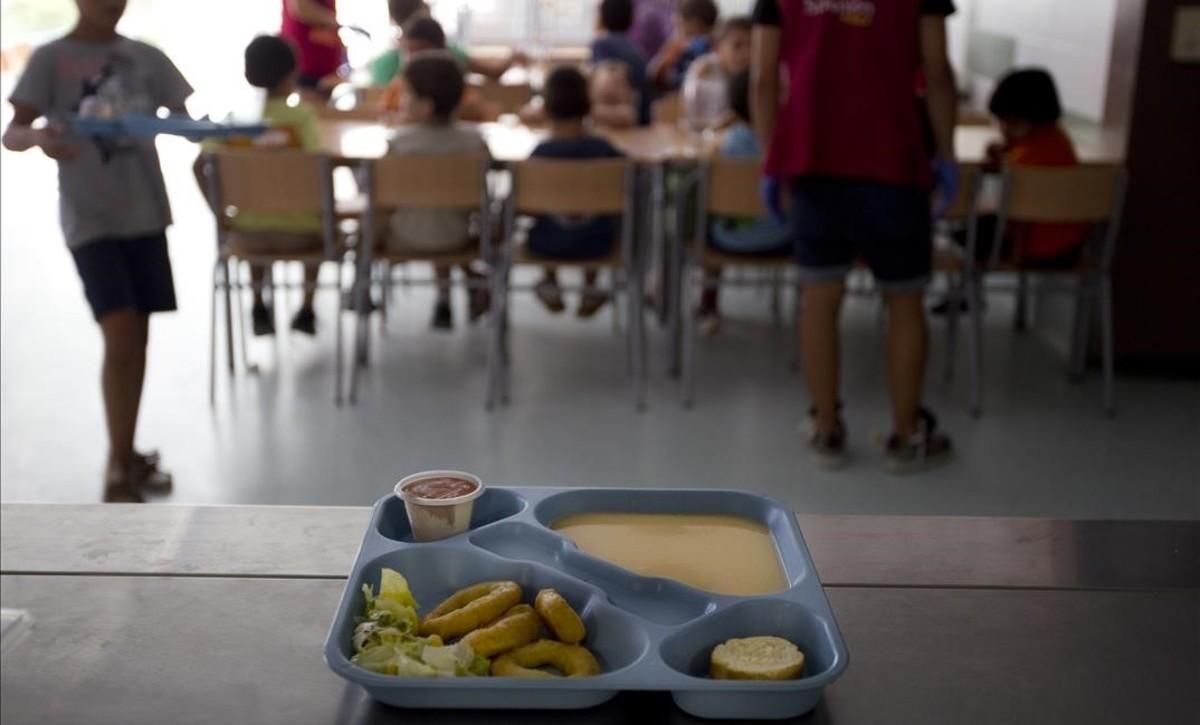 Escolares en un comedor en un colegio público de Terrassa. Escolares en un comedor en un colegio público de Terrassa.