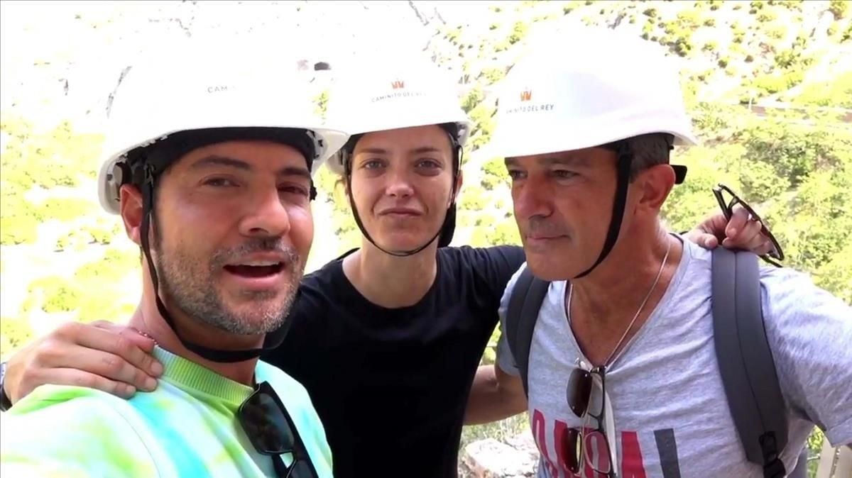 Antonio Banderas, David Bisbal y María Casado se unen para que el Caminito del Rey sea Patrimonio Mundial. Antonio Banderas, David Bisbal y María Casado se unen para que el Caminito del Rey sea Patrimonio Mundial.