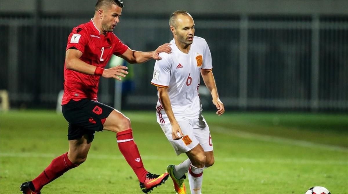 Iniesta, en su reciente partido con la selección ante Albania. Iniesta, en su reciente partido con la selección ante Albania.