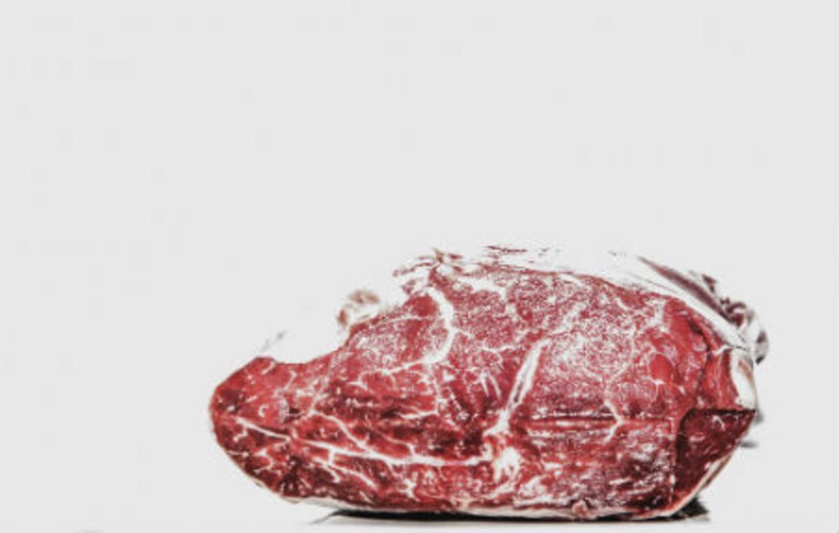 Según la evidencia disponible, hay que limitar el consumo de carne roja.