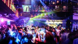 El Govern acepta que las discotecas abran este verano con baile