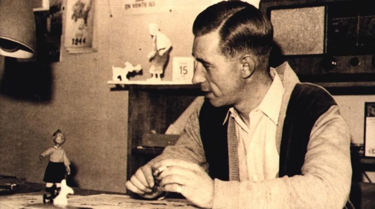 George Rémi, Hergé, fotografiado en su estudio en 1949. George Rémi, Hergé, fotografiado en su estudio en 1949.