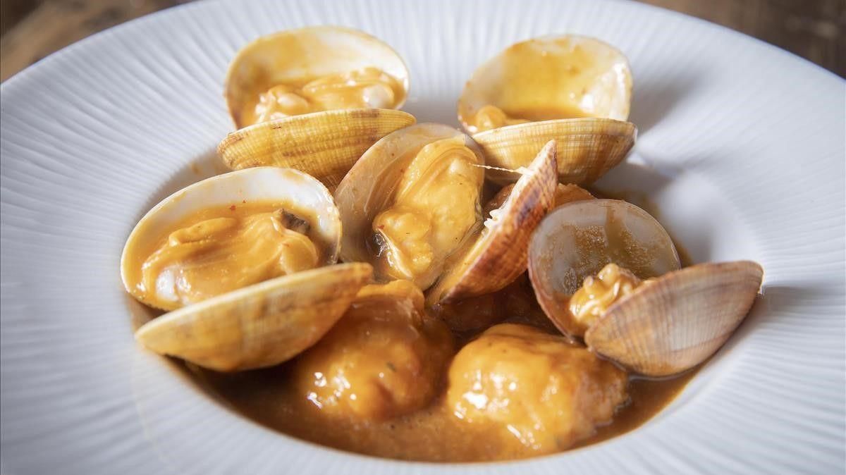El ’suquet’ con albóndigas de gambas y rape de Can Culleres. El ’suquet’ con albóndigas de gambas y rape de Can Culleres.