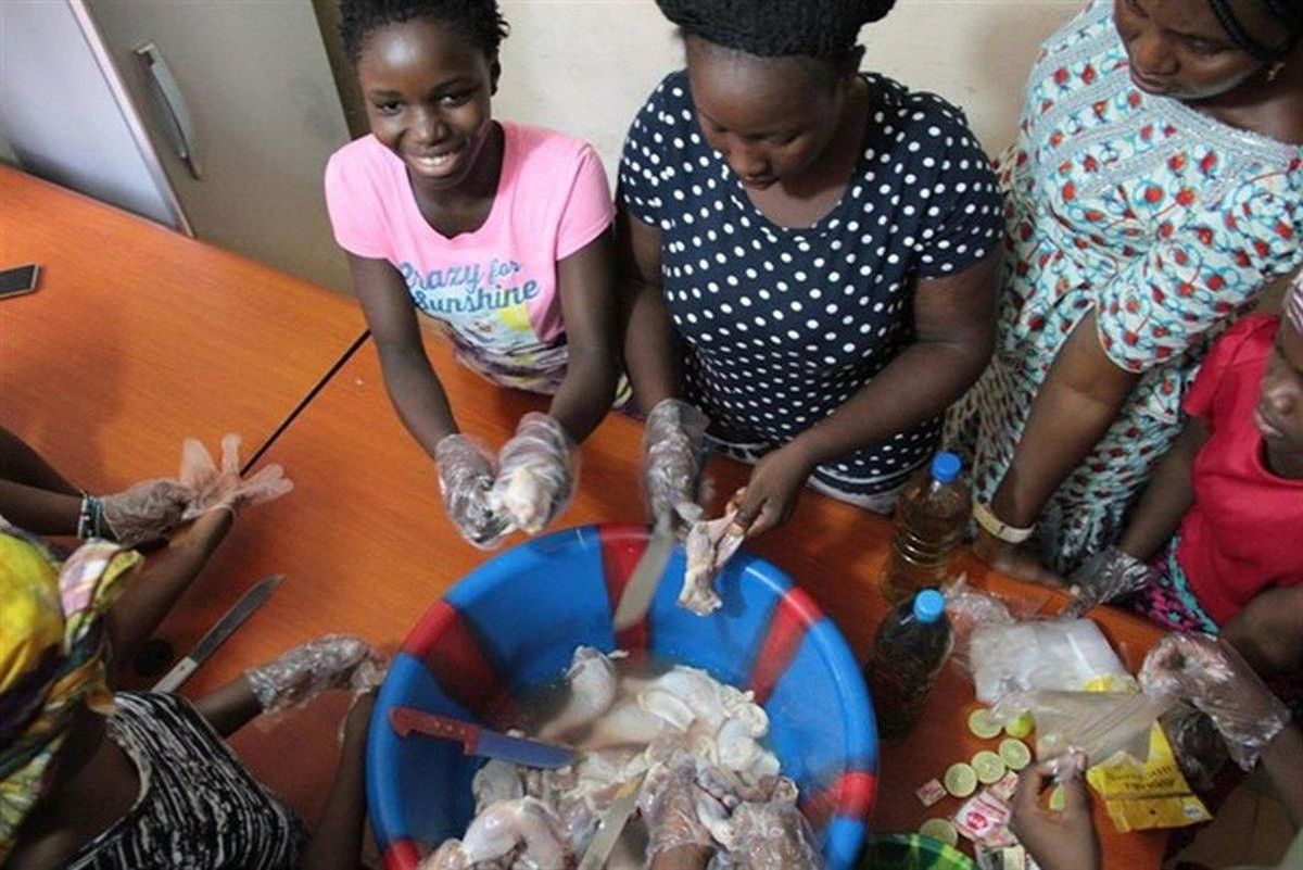 Augusta fue una menor traficada en Sierra Leona. Augusta fue una menor traficada en Sierra Leona.