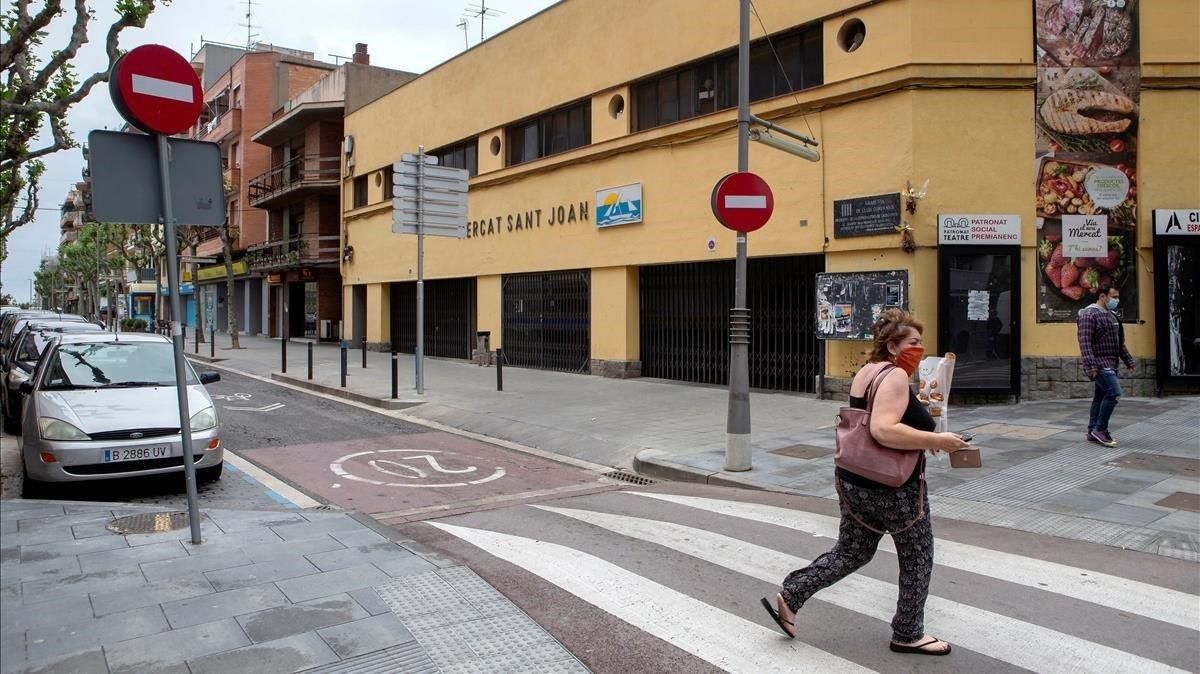 Vista de la Gran Vía de Premià a la altura del mercado, este domingo, donde se ha producido la agresión. Vista de la Gran Vía de Premià a la altura del mercado, este domingo, donde se ha producido la agresión.