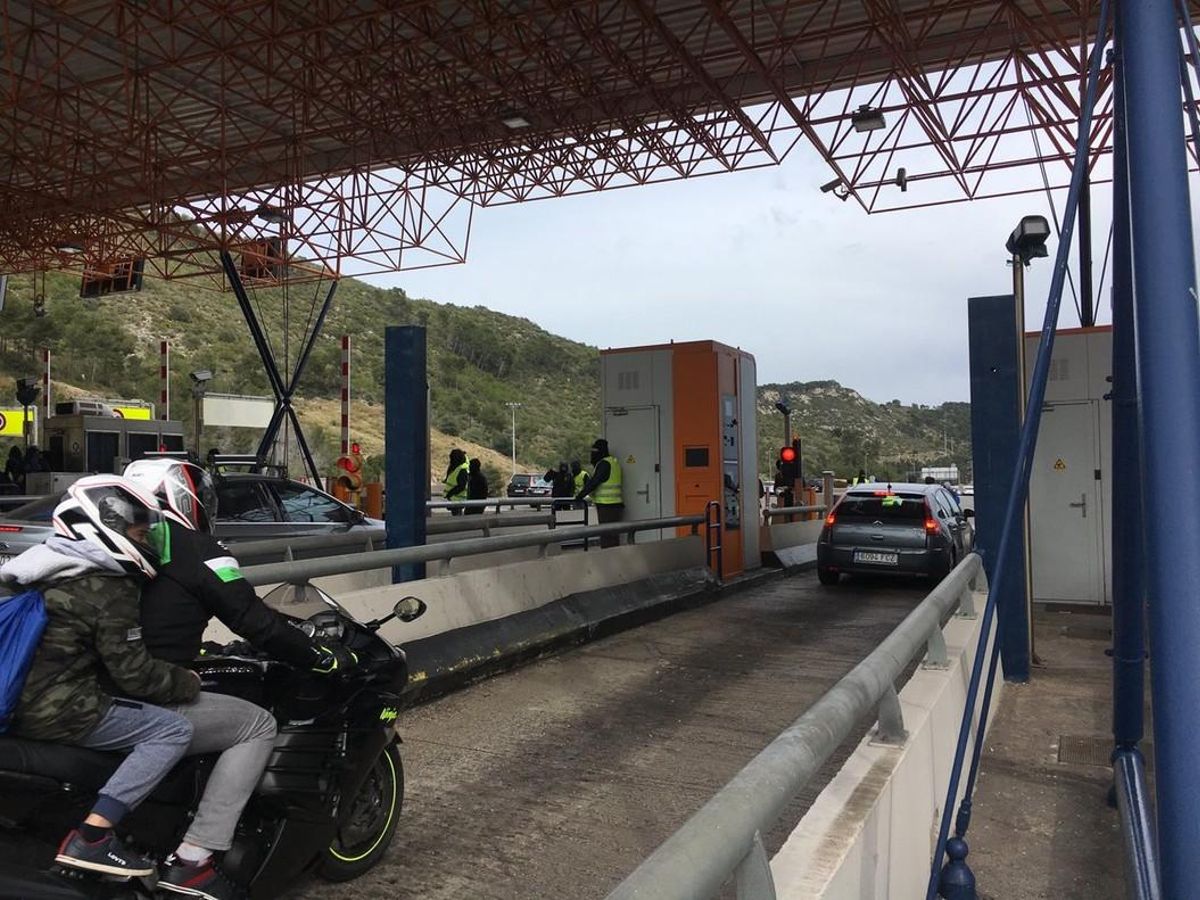 Los CDR actuan en el peaje de Sitges. Los CDR actuan en el peaje de Sitges.