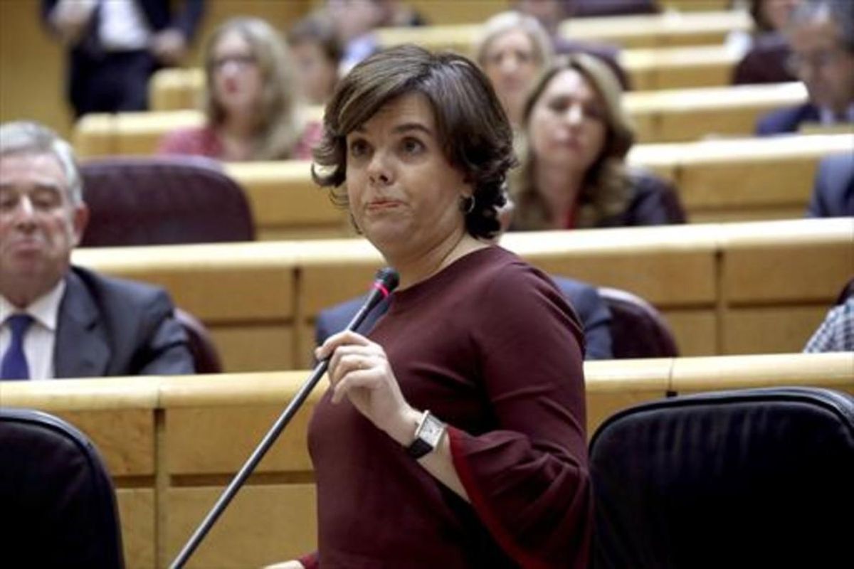 Soraya Sáenz de Santamaría, ayer, en el pleno del Senado. Soraya Sáenz de Santamaría, ayer, en el pleno del Senado.