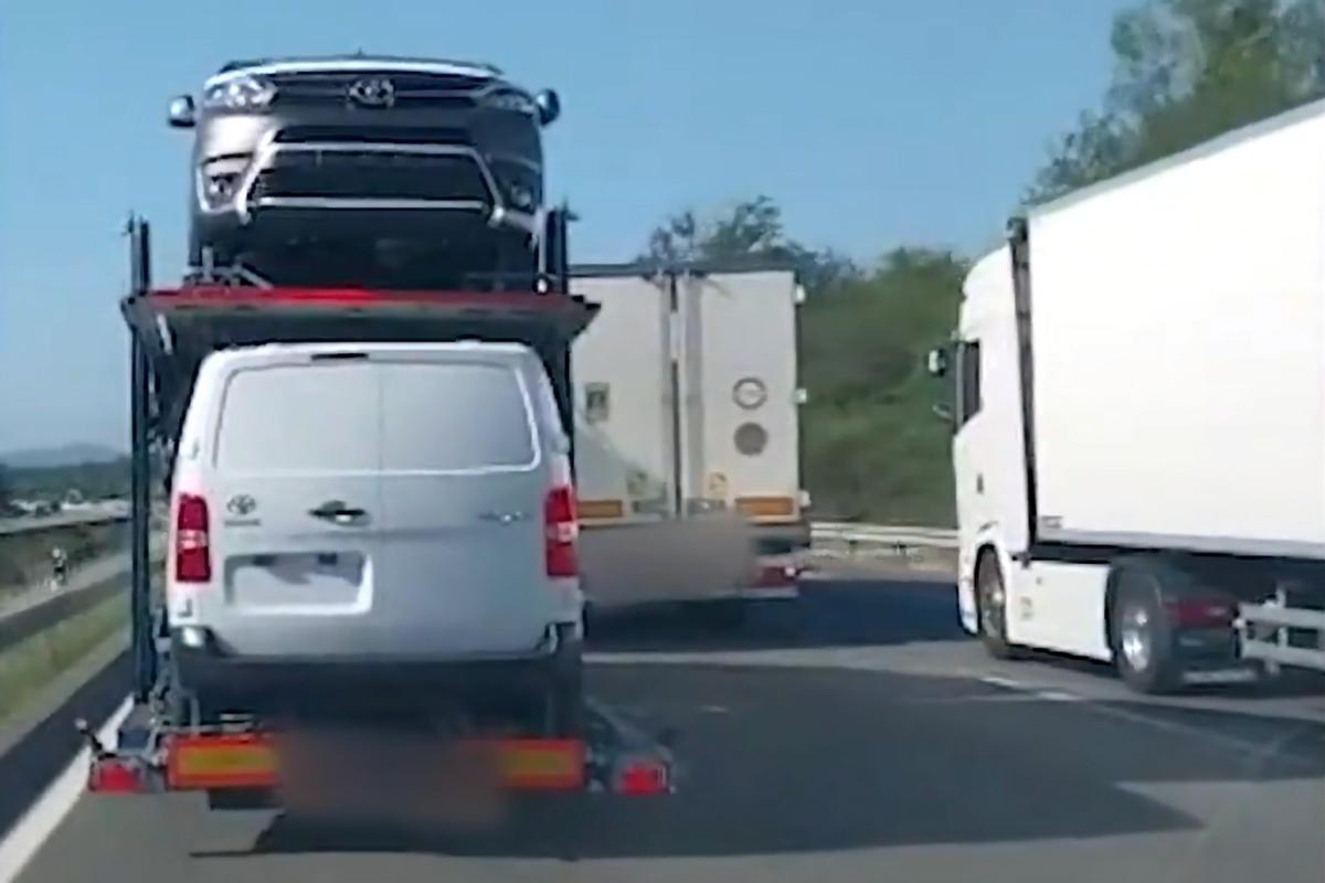 Els Mossos denuncian a un camionero en Vilobí dOnyar por adelantar dos tráilers por el  carril izquierdo de la AP-7