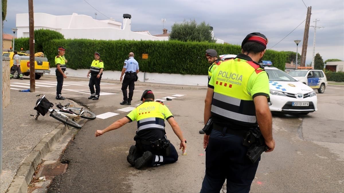 Lugar en el que se ha producido el atropello mortal de un ciclista, en Sils, este miércoles. Lugar en el que se ha producido el atropello mortal de un ciclista, en Sils, este miércoles.