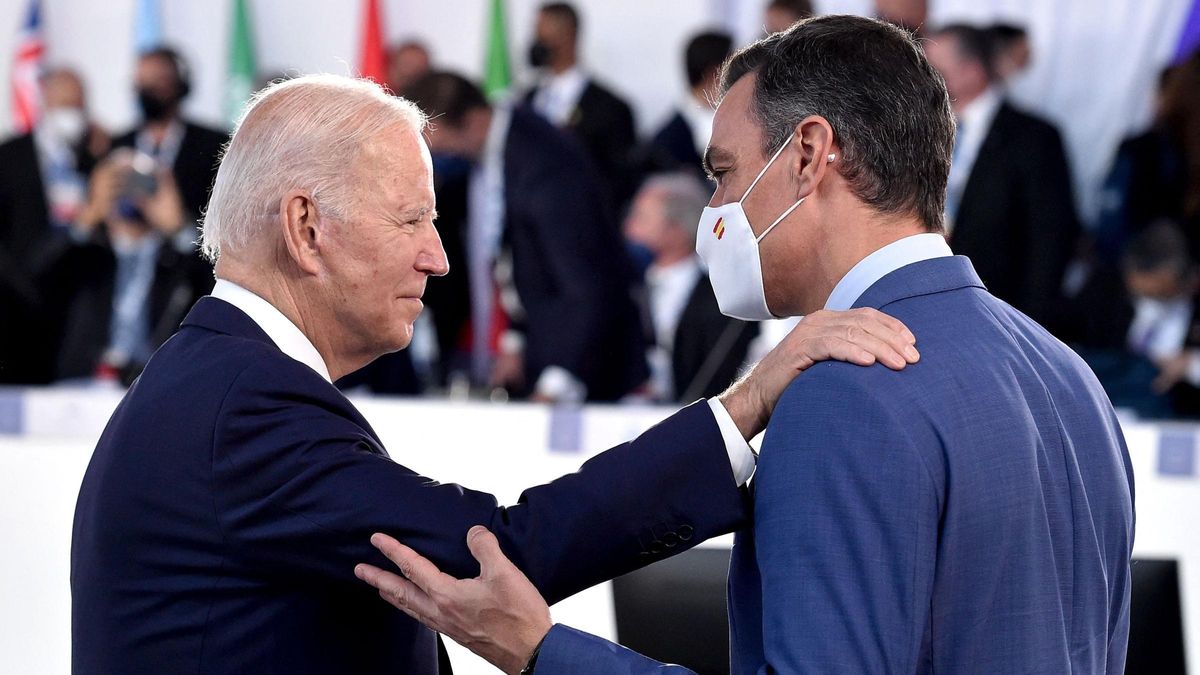 El presidente de EEUU, Joe Biden, saluda a Pedro Sánchez, el pasado mes de octubre, en la cumbre del G-20 celebrada en Roma. El presidente de EEUU, Joe Biden, saluda a Pedro Sánchez, el pasado mes de octubre, en la cumbre del G-20 celebrada en Roma.