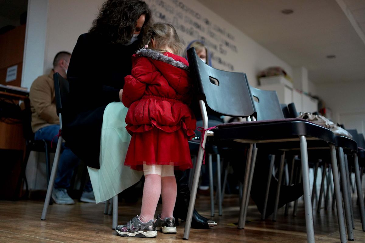 Ciudadanos ucranianos rezan por su país en su iglesia evangélica de Madrid, la noche del 23 de febrero de 2022. Ciudadanos ucranianos rezan por su país en su iglesia evangélica de Madrid, la noche del 23 de febrero de 2022.