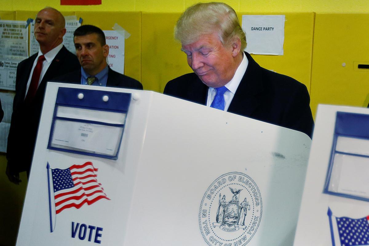 Donald Trump vota en la jornada electoral. Donald Trump vota en la jornada electoral.