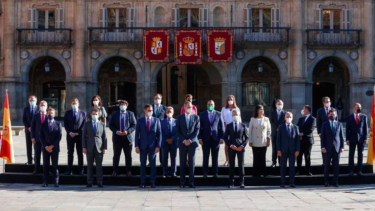 Foto de familia de la Conferencia de Presidentes celebrada en Salamanca.