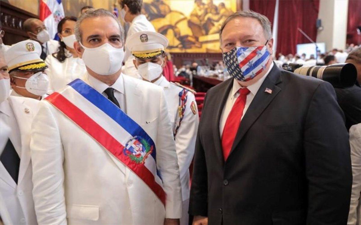 Mike Pompeo con el presidente dominicano Luis Abinader.