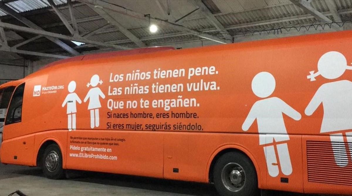 Imagen del autobús de Hazte Oír contra los niños transexuales. 