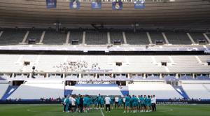 El Real Madrid se entrena en el Stade de France en el que se jugará la final de la Champions. 
