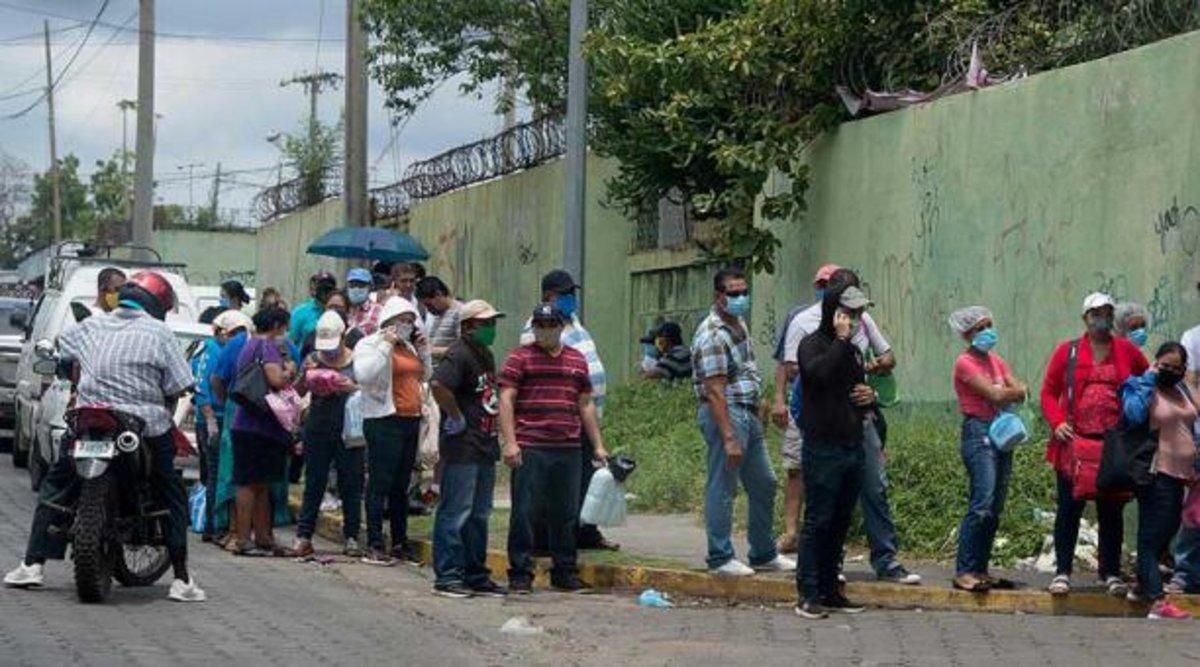 Personas en Nicaragua con mascarillas por el coronavirus. Personas en Nicaragua con mascarillas por el coronavirus.