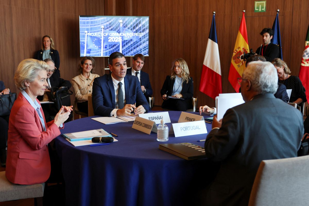 Espanya, França i Portugal llancen el primer gran corredor d’hidrogen verd de la UE per 2.850 milions Espanya, França i Portugal llancen el primer gran corredor d’hidrogen verd de la UE per 2.850 milions