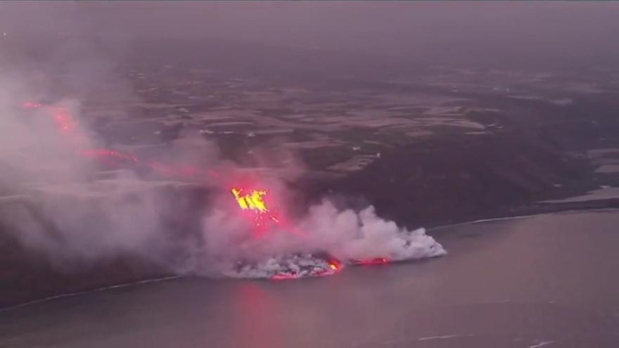 La lava del volcán de La Palma ya gana al mar una extensión como la de diez campos de fútbol - Vimarsana News